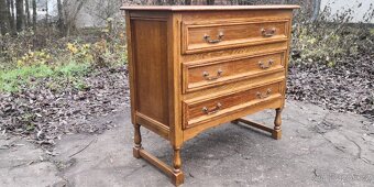 Rustikální komoda na nožkách - 2