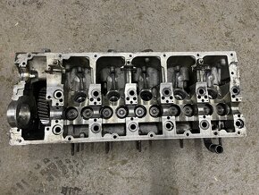 Hlava motoru VW T5 2.5 TDI 128 Kw BPC - 2