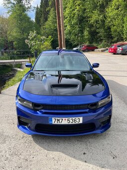 Dodge charger 5,7 hemi v8 - 2