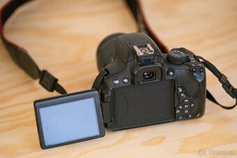 Canon Eos 700D s objektivy a příslušenstvím - 2