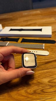 Apple Watch Series 9 42mm - 2