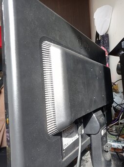 LCD monitor LG Flatron w2242T - 2