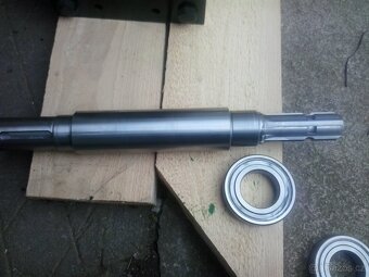 Prodám díly na špalíkovač/drtič/-ozub.kola prům.200 a 100mm - 2