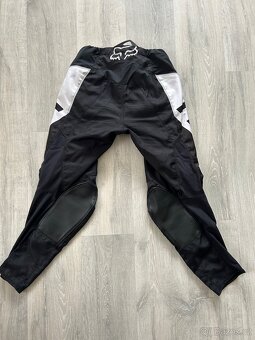 Motokrosové kalhoty FOX 180 vel. 30 – černo-bílé - 2