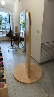 Prodejní stojan + stolek + police - 2