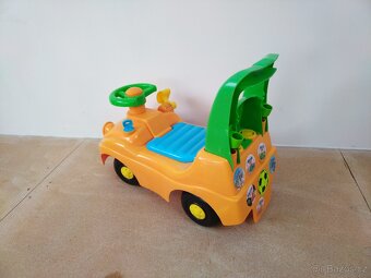 Odrážecí autíčko - 2