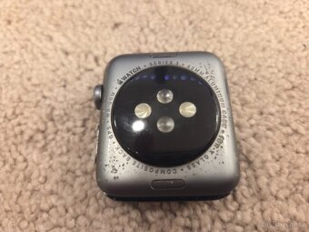 Apple Watch 3 - 42 mm, tmavě šedé - dobrý stav - 2