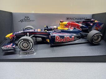 2X F1 RED BULL RB6 2010 a RB7 2011 VETTEL MINICHAMPS 1:18 - 2