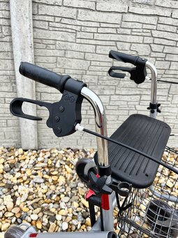 Chodítko pro seniory, invalidní vozík - 2