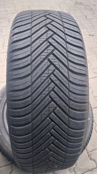 Prodám 2 x celoroční pneu Hankook 235/50/19 - 2