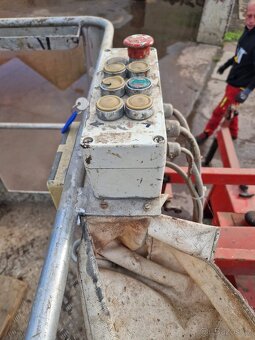 Přívěsná pracovní plošina - 2