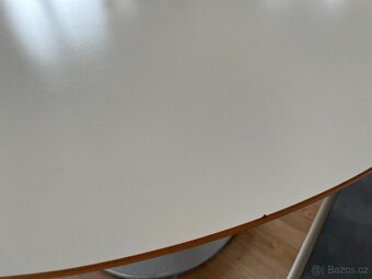 Jídelní stůl kulatý bílý - 2