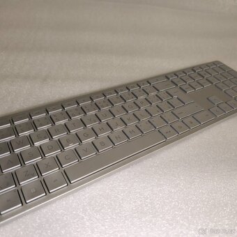 Bezdrátová klávesnice HP 970 programmable CZ podsvícená - 2