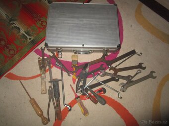 plný kufr nářadí - 2
