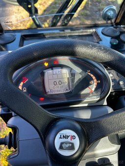 Teleskopický nakladač - 2