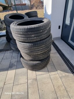Pneu 235/50R19 - 2