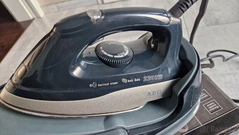 Napařovací žehlička AEG DBS 5558

 - 2