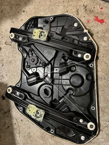 BMW 1-přední levá stahovačka - 2