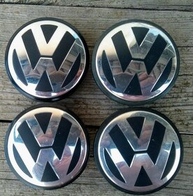 ZÁNOVNÍ-STŘEDOVÉ KRYTKY LOGA-ZNAKY DO ALU DISKŮ VOLKSWAGEN - 2