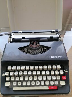 Kufrikovy psací stul - 2