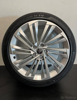 Superb R19 Originální letní sada z nového vozu - 2