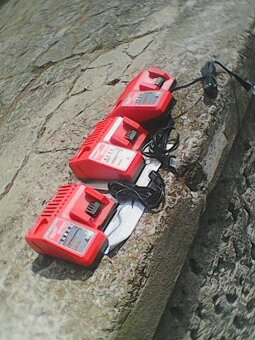 Milwaukee M18 a M12 nabijecka na 120 voltu 1-3 kusy - 2