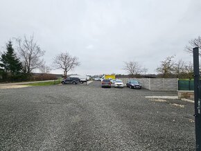Nabízíme na pronájmem pozemek vhodný na autobazar, parkování - 2