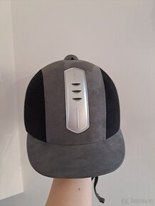 Jezdecká přilba, vel 56-57 - 2