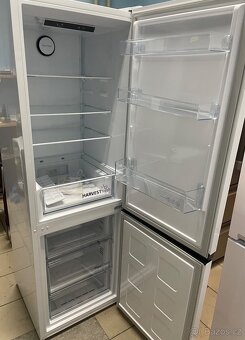 Nepoužitá lednice Beko B55RCNA366HW1 - 2