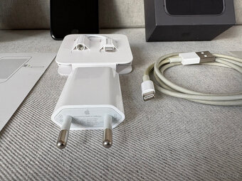 iPhone 8 256GB vesmírně šedý s původní neměněnou baterií 73% - 2