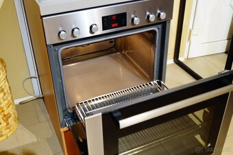 Nerezový vestavný sporák Bosch HEB73D352, vyjížděcí dveře - 2