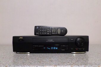 Videorekordér JVC HR-J672 - 2