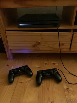 PS4 Pro 1TB + 2x DualShock 4 - 2
