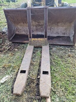 Paleťák na přední radlici - 2