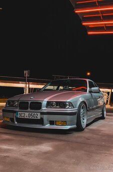 Bmw E36 325i coupe manuál - 2