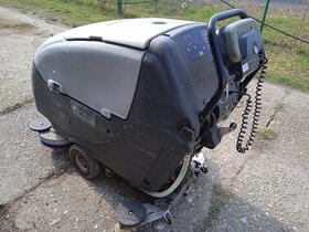 PODLAHOVÝ MYCÍ STROJ NILFISK BA 651,ČRrv 9/2015,dph - 2