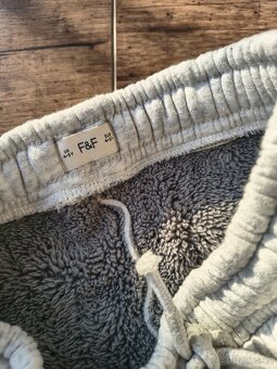 Tepláky, vel 4-5 let - 2