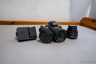Prodám Nikon Z50 + 2 objektivy (16-50mm a 12-28mm) + přísluš - 2