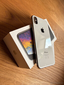 Apple iPhone Xs - 64GB - 2