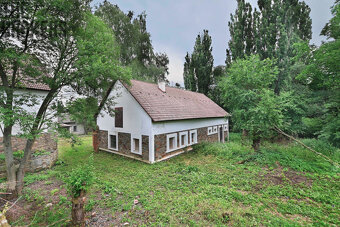 Rodinný dům Zásmuky - Vršice, pozemek 42.000 m2 - 2
