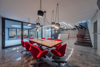 Prodej administrativní budovy 243 m2 pozemek 1.062 m2 - 2