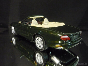 Jaguar XK8 Maisto 1/18 - 2