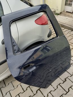 Dacia Duster 2010- pravé zadní dveře - 2