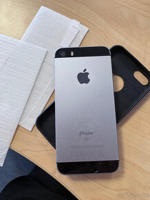Apple iPhone SE 16GB model A1723 - 2