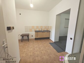Pronájem skladového Prostoru v Praze-Velké Chuchli, 27 m2 - 2
