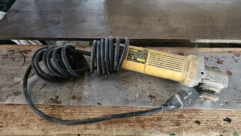 Úhlová bruska dewalt dw824 nefunkční - 2