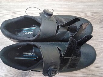 Cyklistické tretry Shimano s nášlapnými pedály a kufry - 2