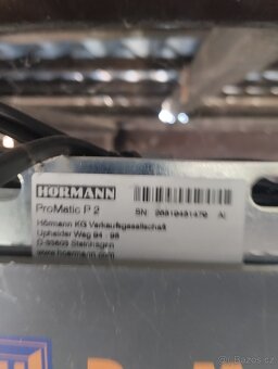Sekční garážová vrata s pohonem zn. Hormann - 2