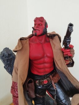 Hellboy II The Golden Army - Soška -Statue 1/4 Hellboy 70 cm - 2