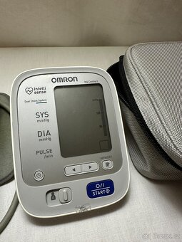 Digitální tlakoměr Omron M6 Comfort – TOP stav + pouzdro - 2
